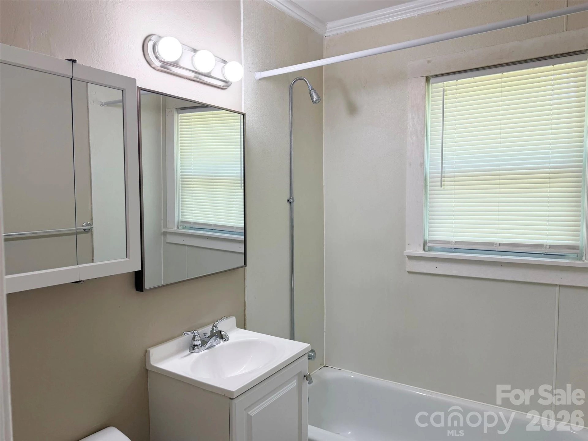 372 Baker Street - Photo 10