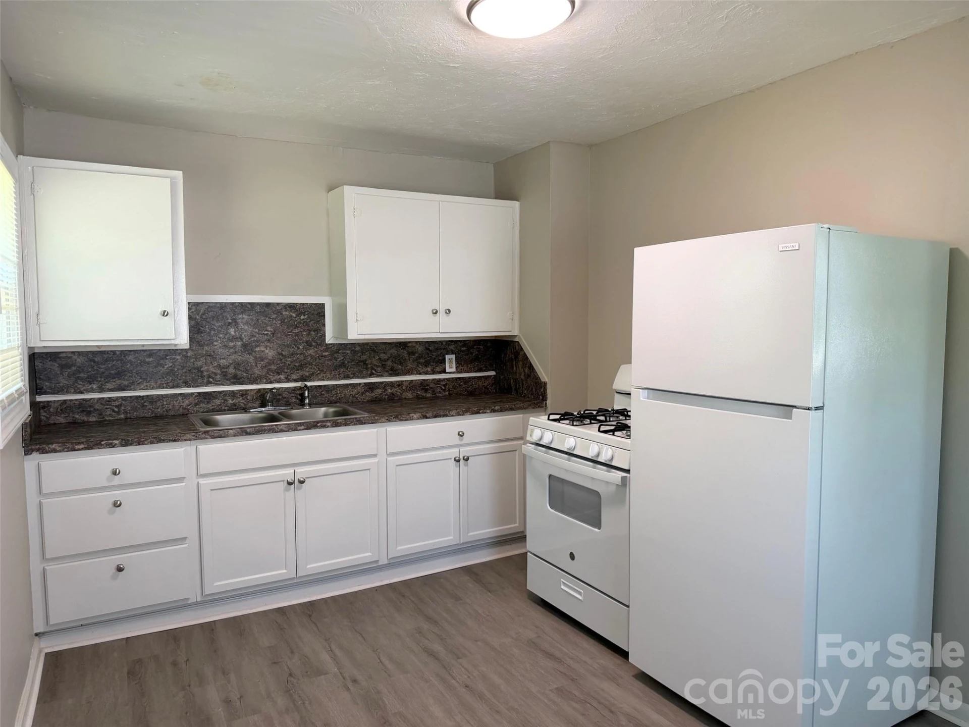 364 Baker Street - Photo 4