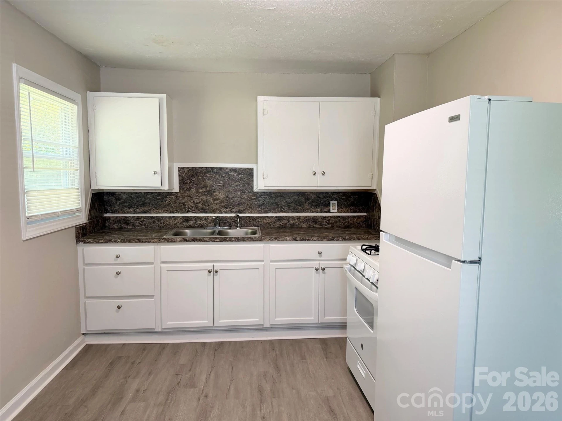 364 Baker Street - Photo 5