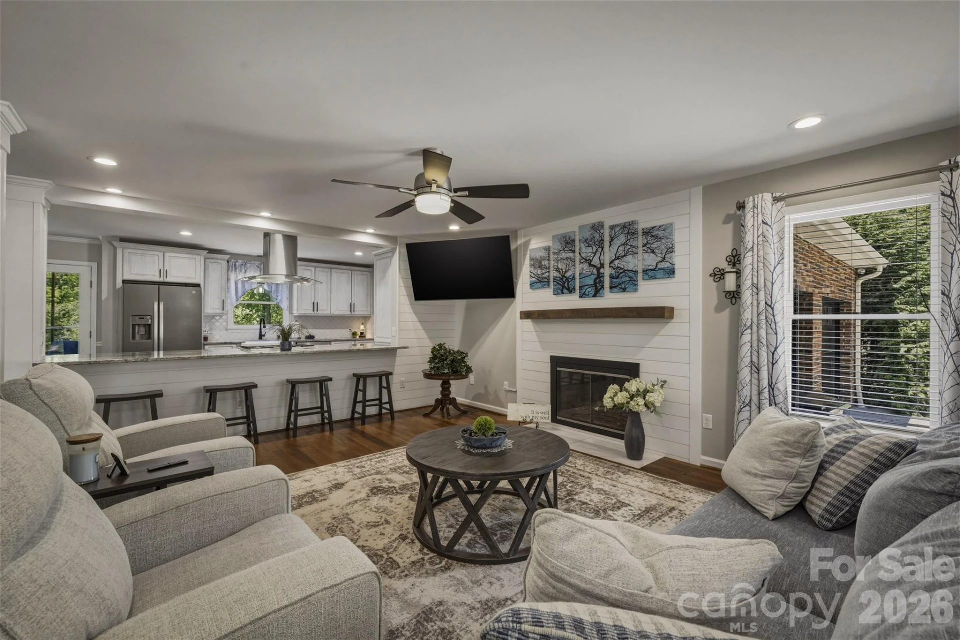 204 Constitution Drive - Photo 4