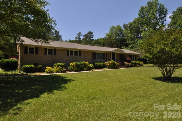 808 Briarcliff Circle