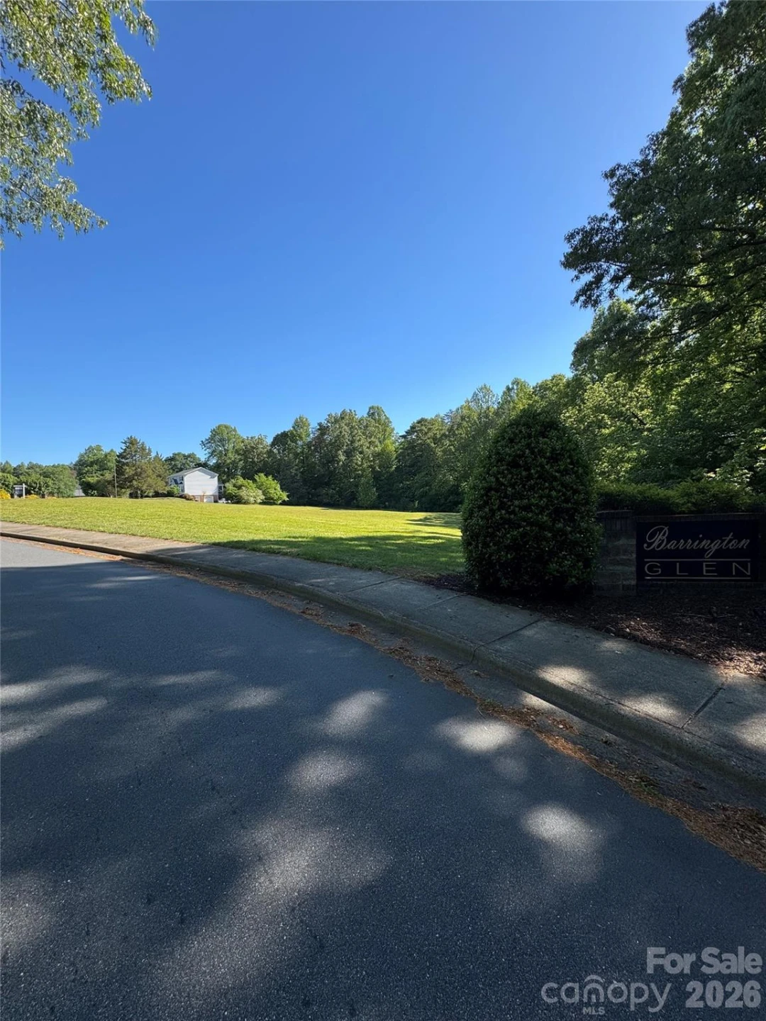 902 Barrington Drive - Photo 3
