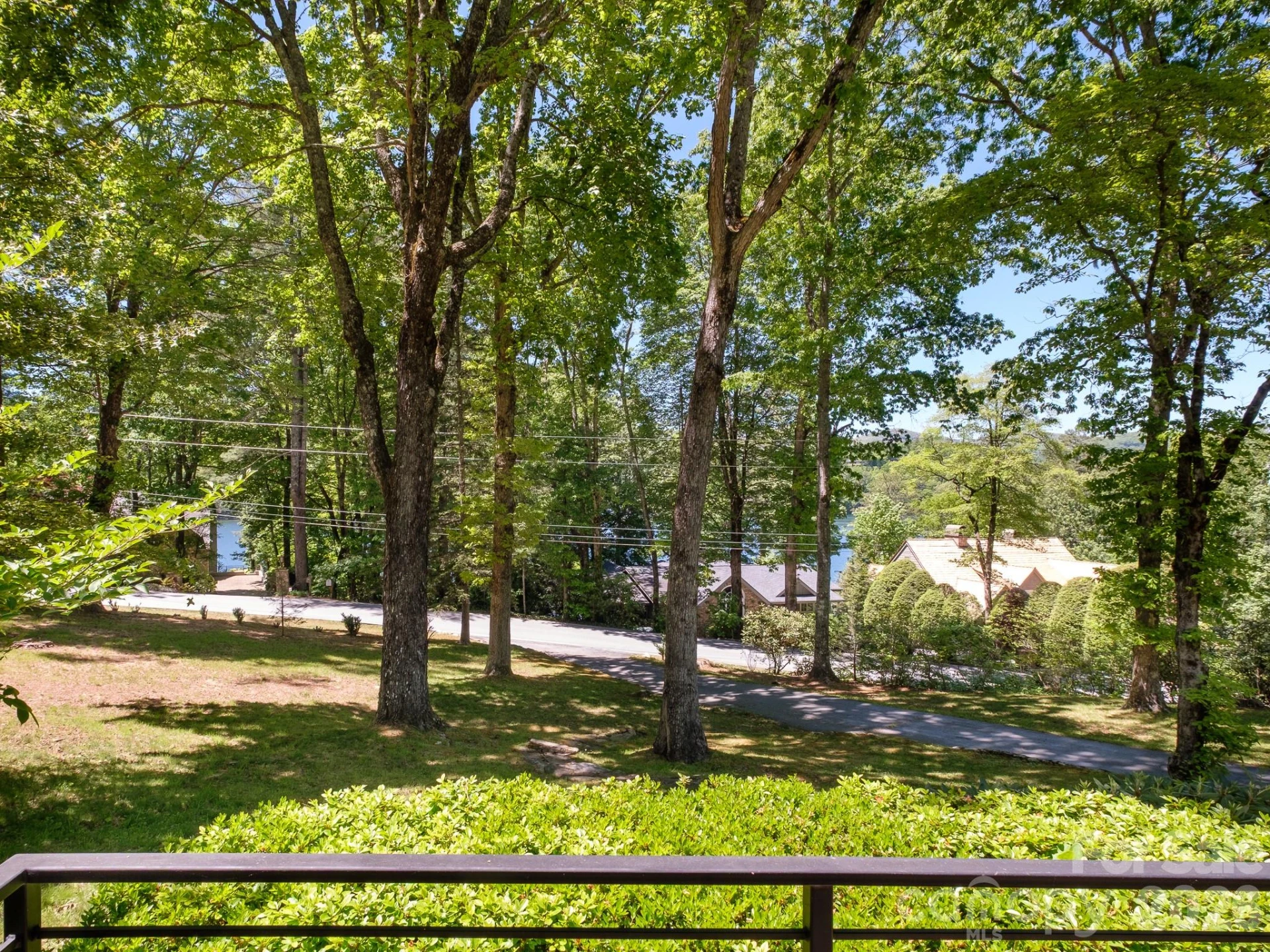 212 Shore Drive - Photo 3