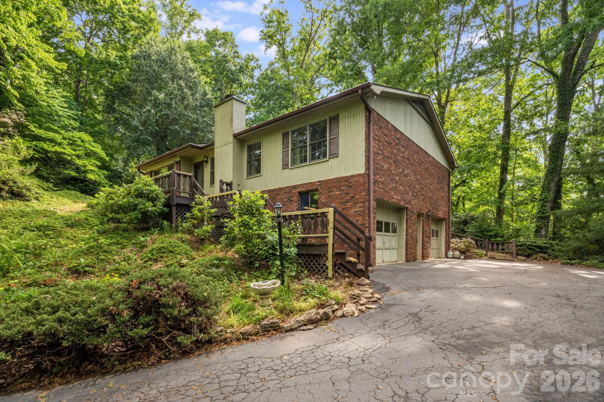 636 Goldview Drive - Photo 2