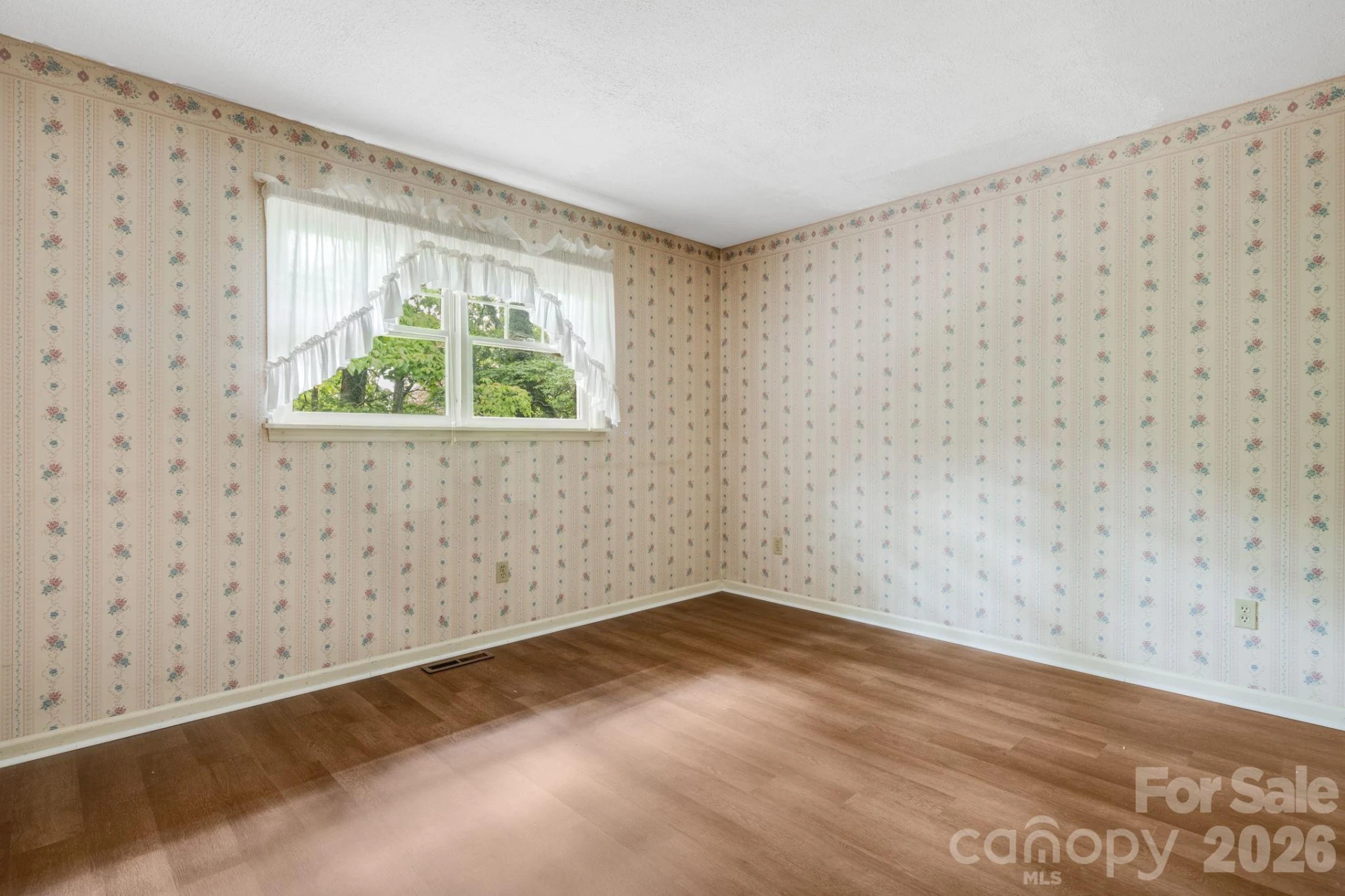 636 Goldview Drive - Photo 16