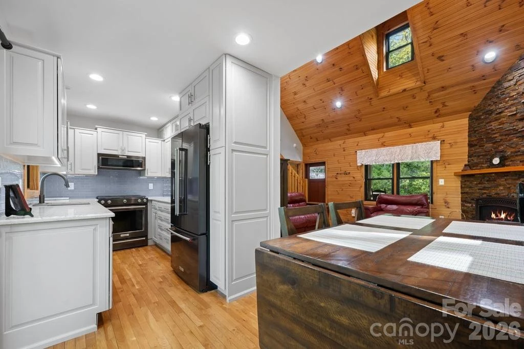 133 Brown Mountain Ridge Road - Photo 12