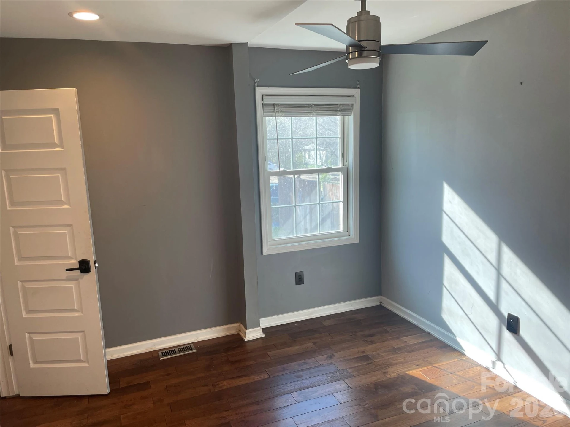 110 Sterling Street - Photo 5