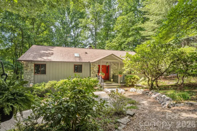 36 Foxglove Road, Hendersonville, NC, 28739