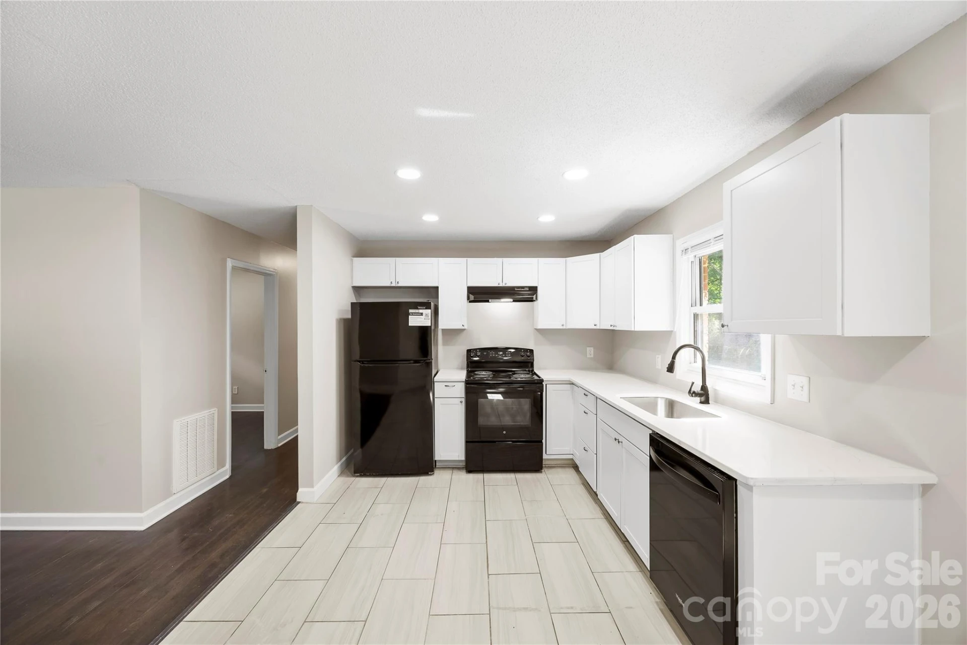 723 Vancouver Lane - Photo 2