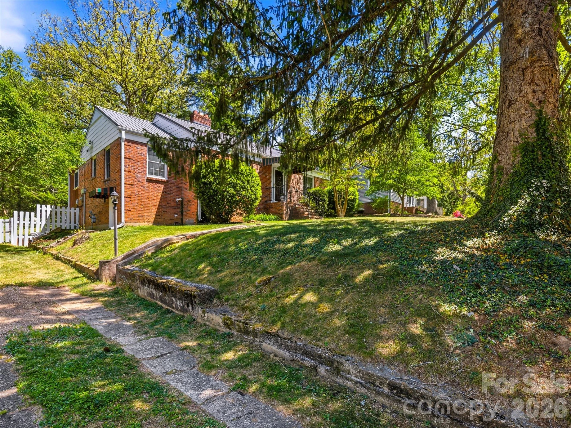 28 Canterbury Road - Photo 2