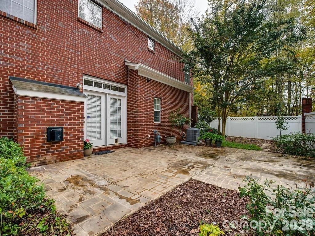 10412 Berkeley Woods Lane - Photo 9