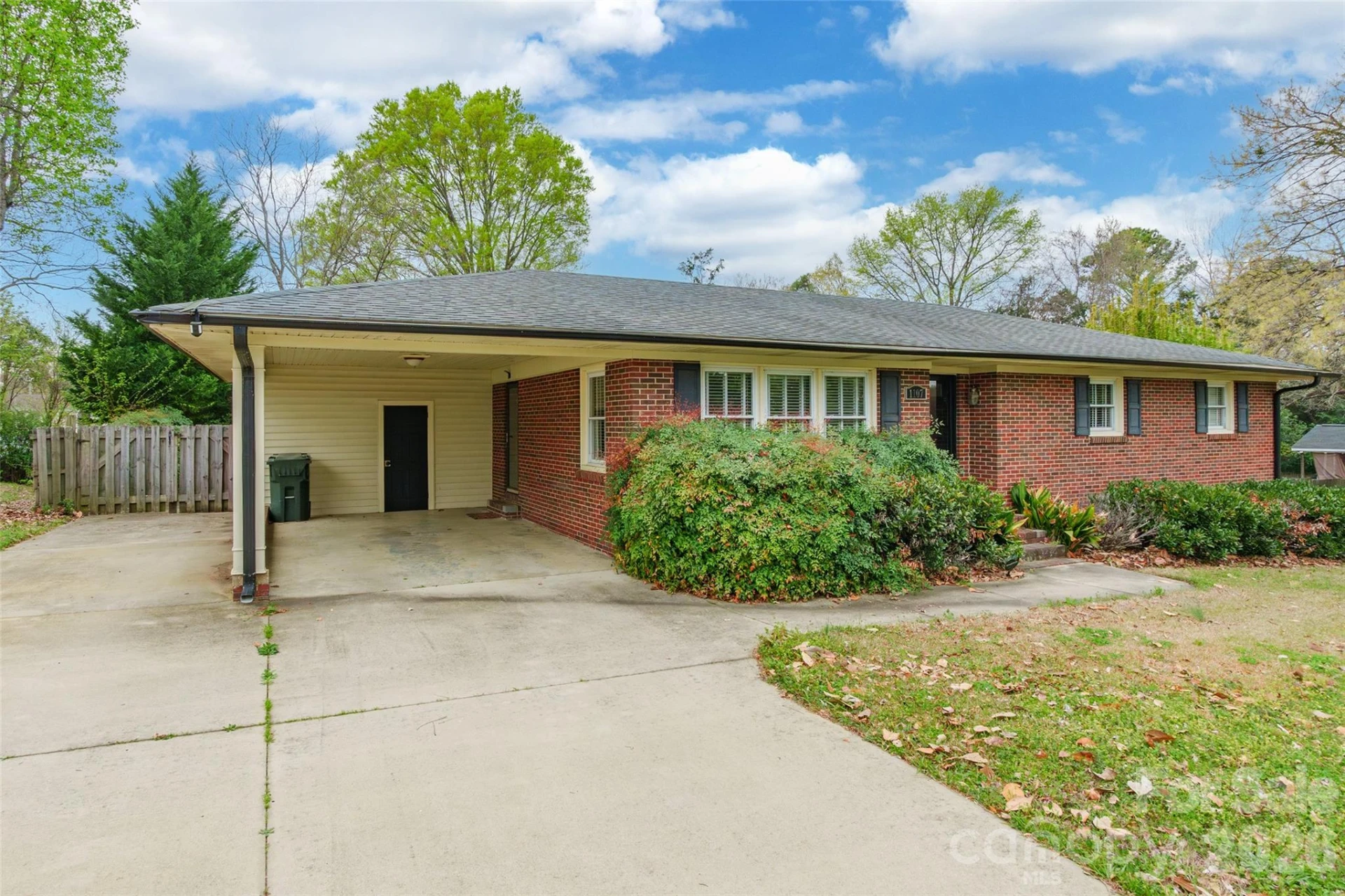 1107 Ebinport Road - Photo 2