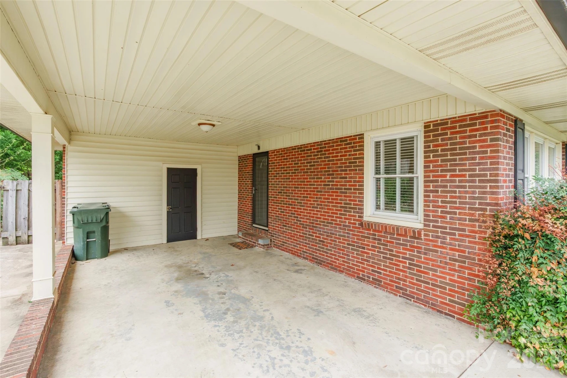 1107 Ebinport Road - Photo 3