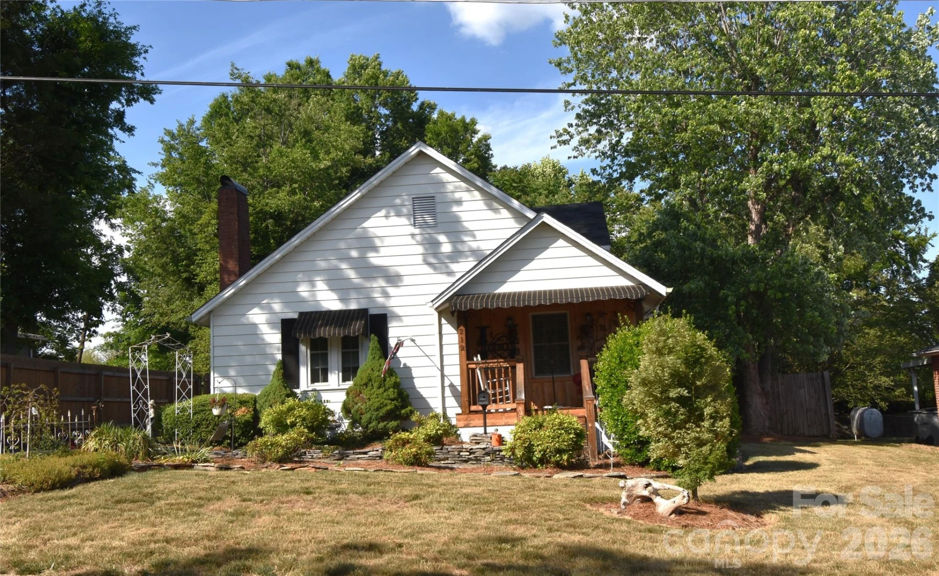212 Sharon Avenue - Photo 2