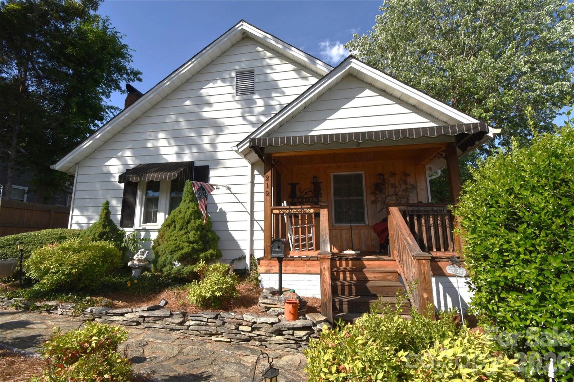 212 Sharon Avenue - Photo 3