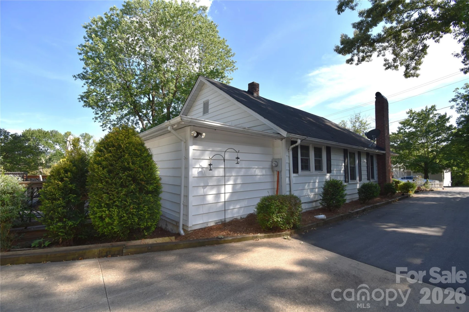 212 Sharon Avenue - Photo 4