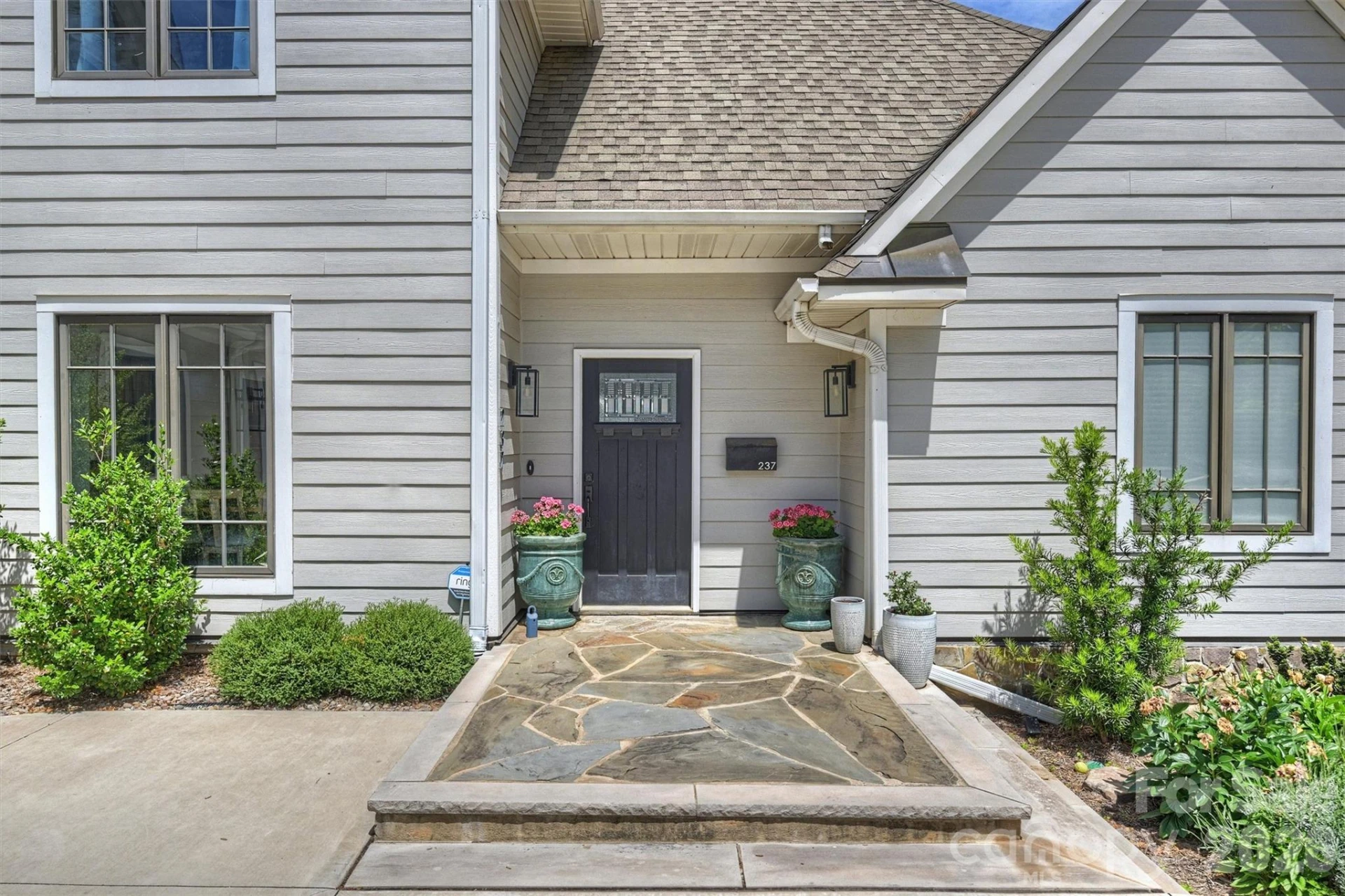 237 Hunter Lane - Photo 2