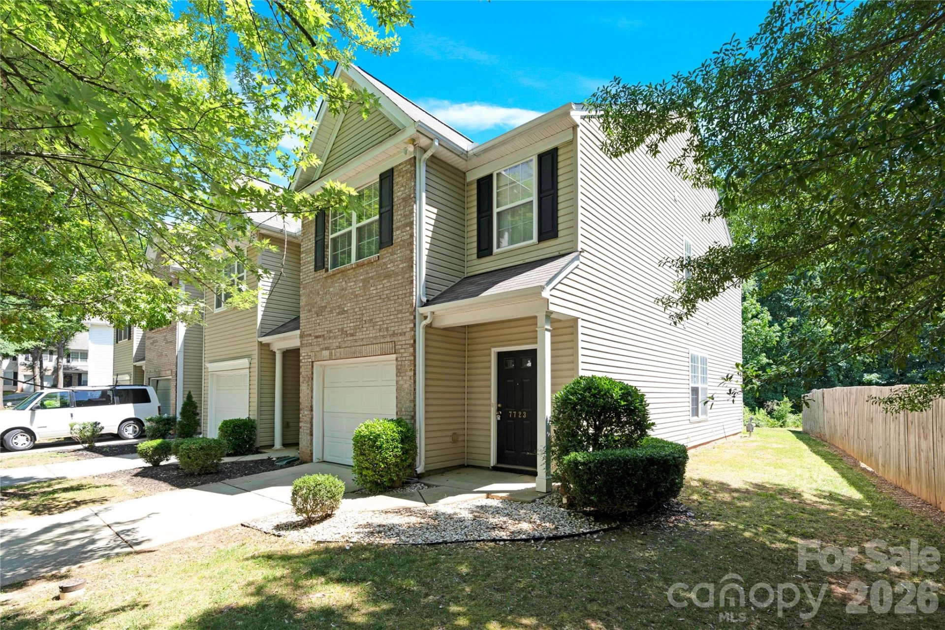 7723 Abigail Glen Drive - Photo 2