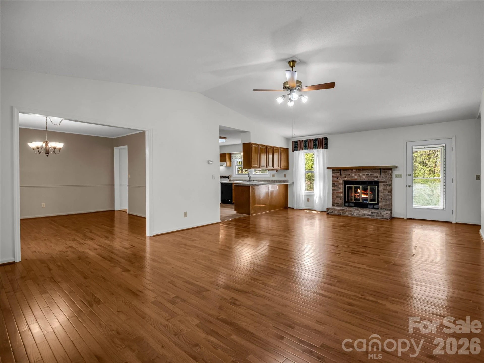 525 Maren Court - Photo 5