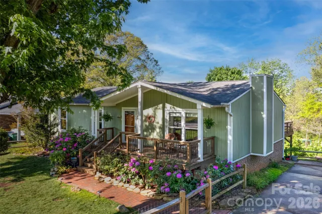 34 Knoll Ridge Drive