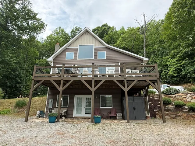 696 Hickory Nut Hollow