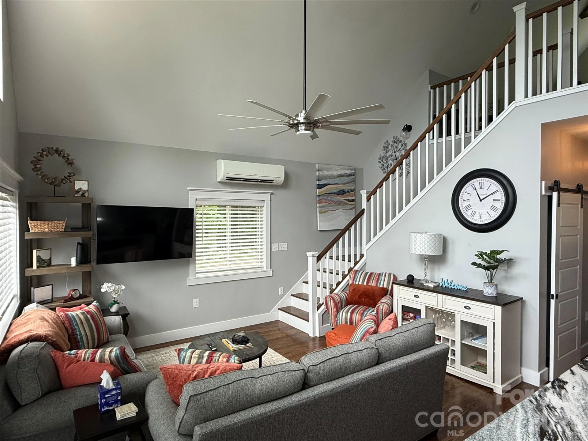 696 Hickory Nut Hollow - Photo 4