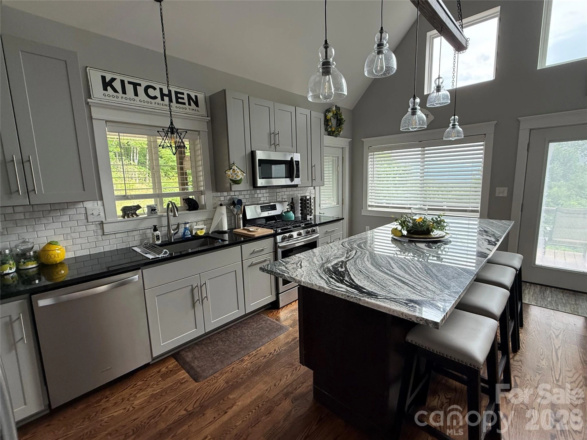696 Hickory Nut Hollow - Photo 7