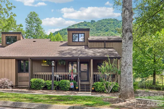 147 Lake Drive, Lake Lure, NC, 28746