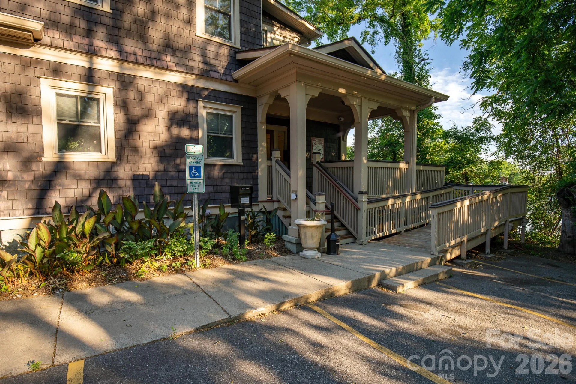 264 Haywood Road - Photo 4