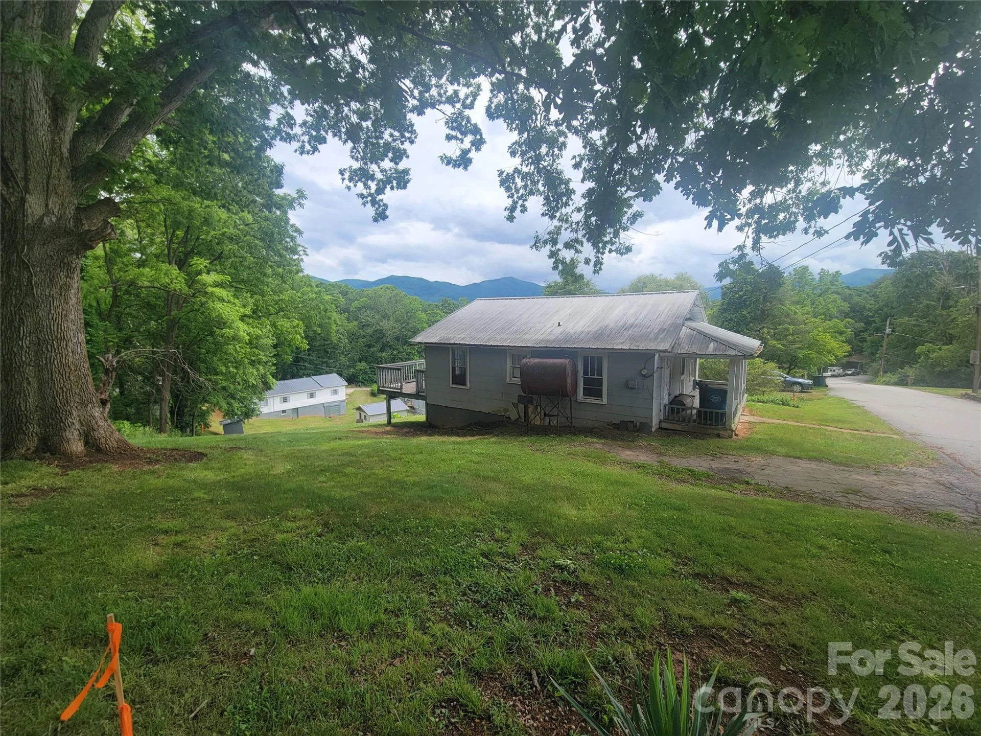 170 Ray Street - Photo 2