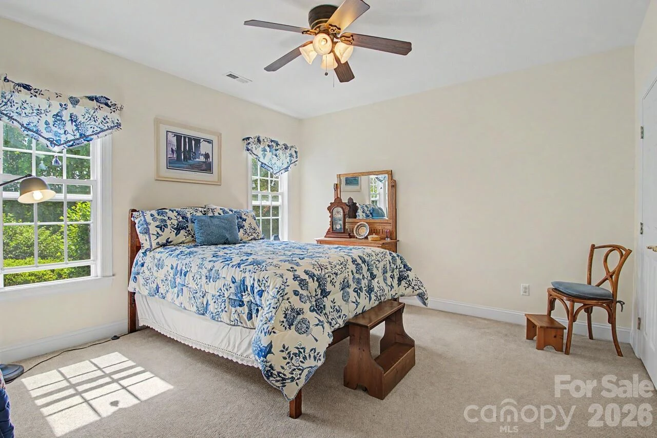 606 Carriage Commons Drive - Photo 39