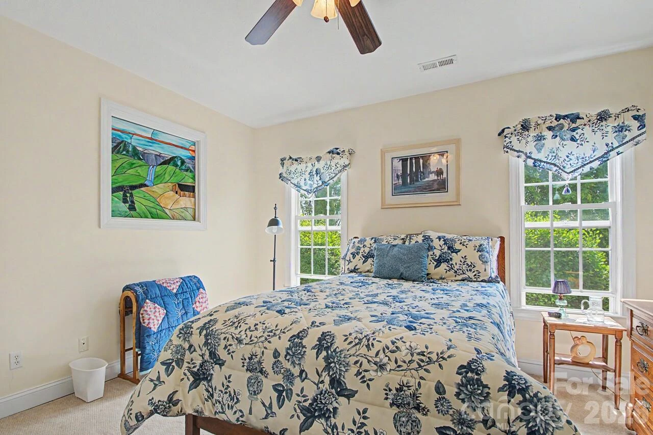 606 Carriage Commons Drive - Photo 40