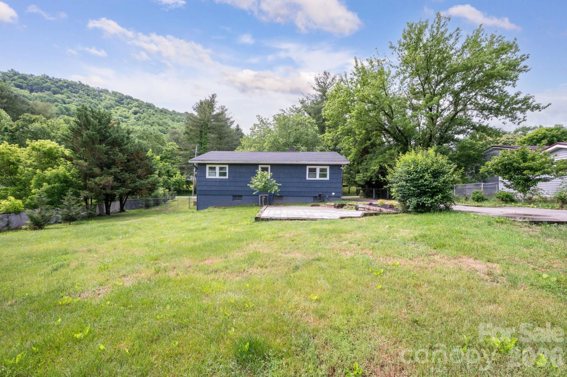 65 Farley Street - Photo 2