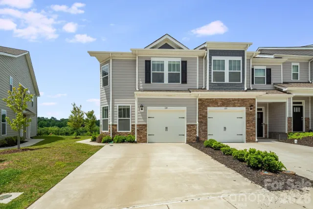 124 Creekview Road, Hendersonville, NC, 28791