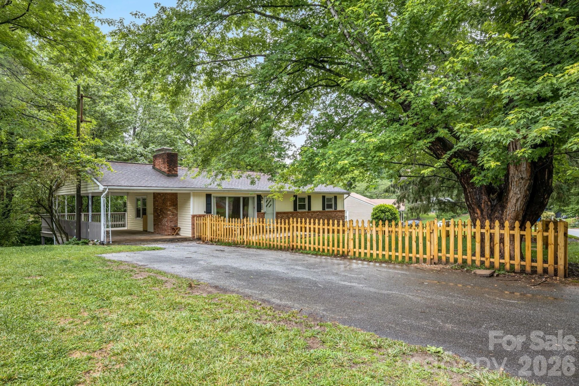 440 Royal Pines Drive - Photo 2