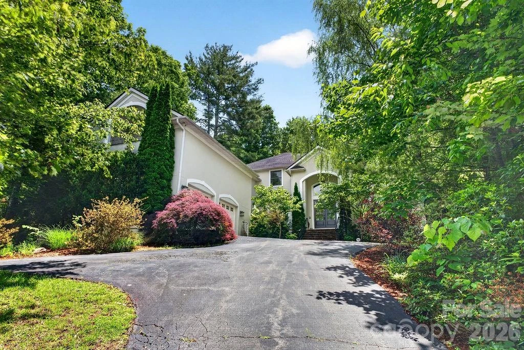 94 Oak Hollow Drive