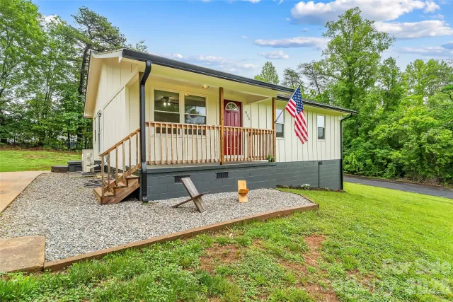 825 Creek Road