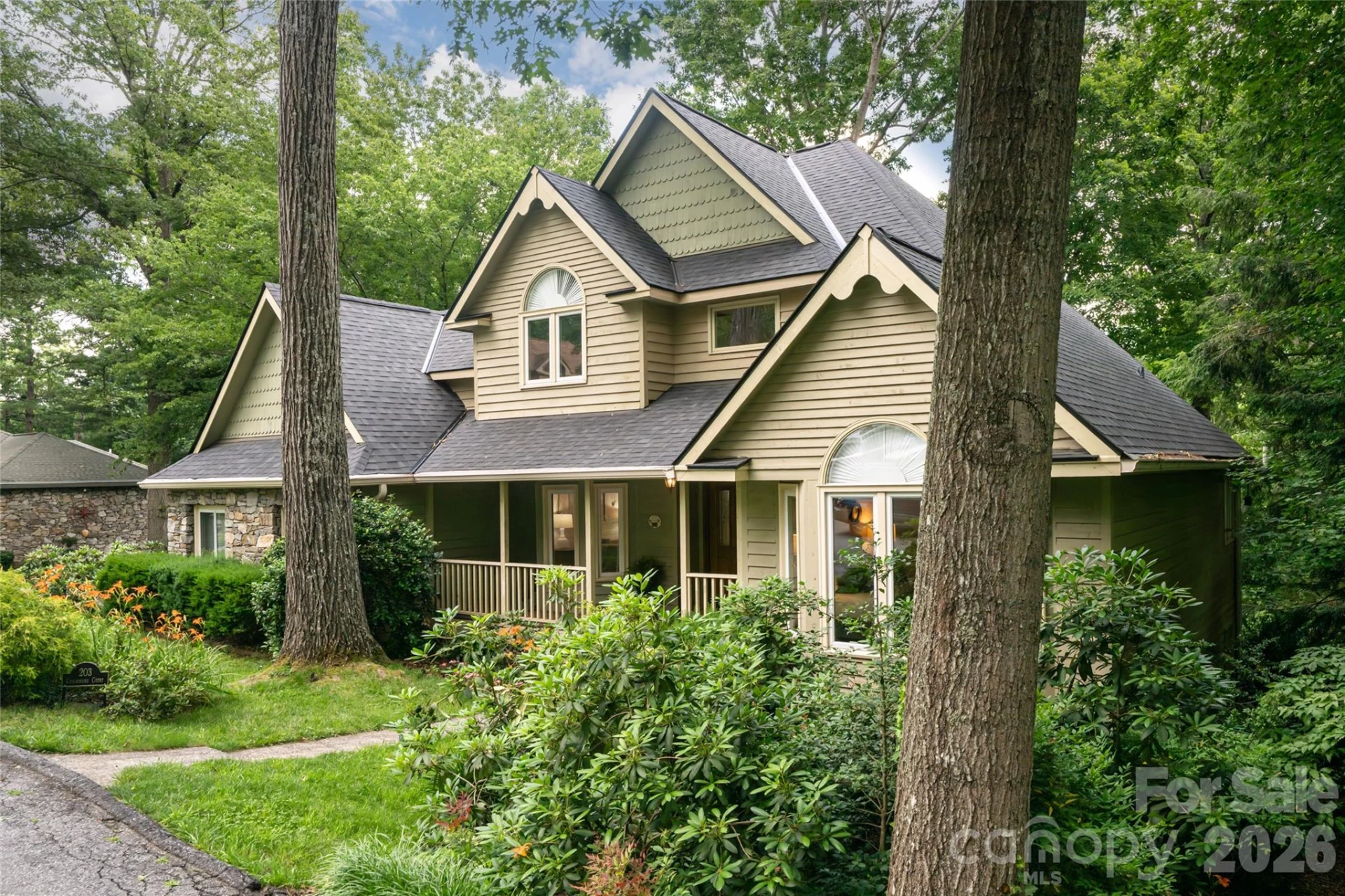 203 Coachmans Court - Photo 2