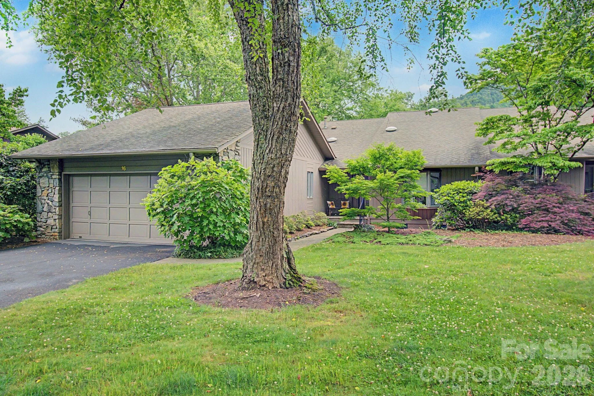 16 Clubside Drive - Photo 2