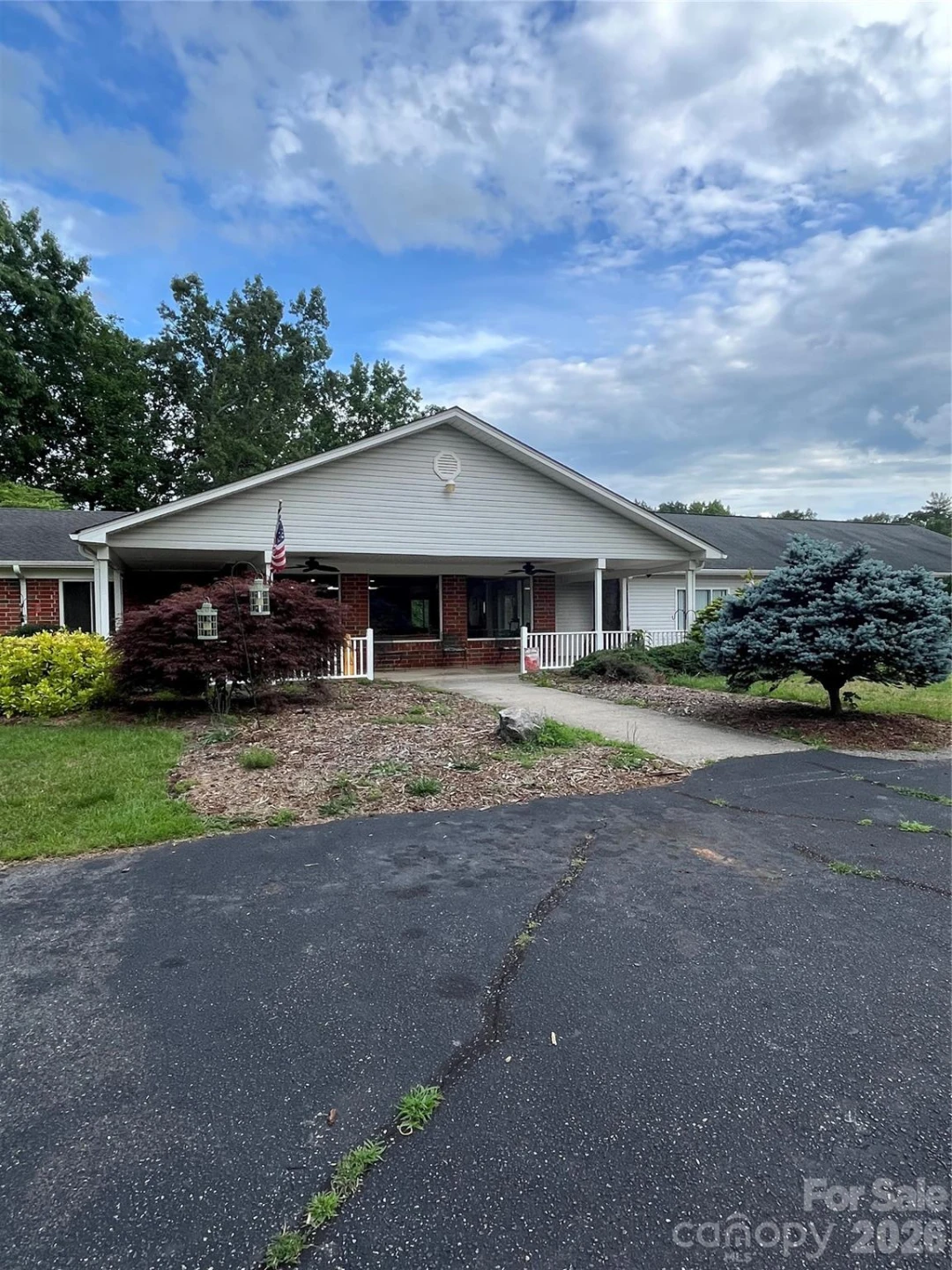 354 Woodland Drive - Photo 2