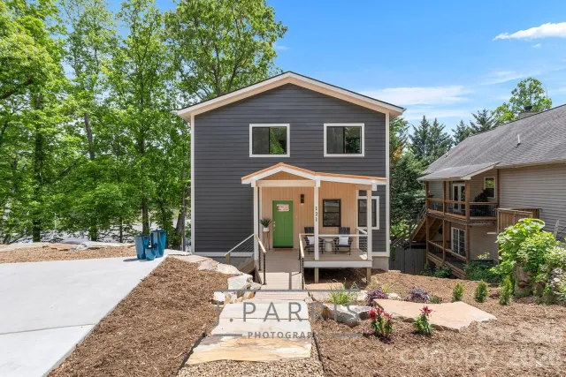 121 Laurel Loop