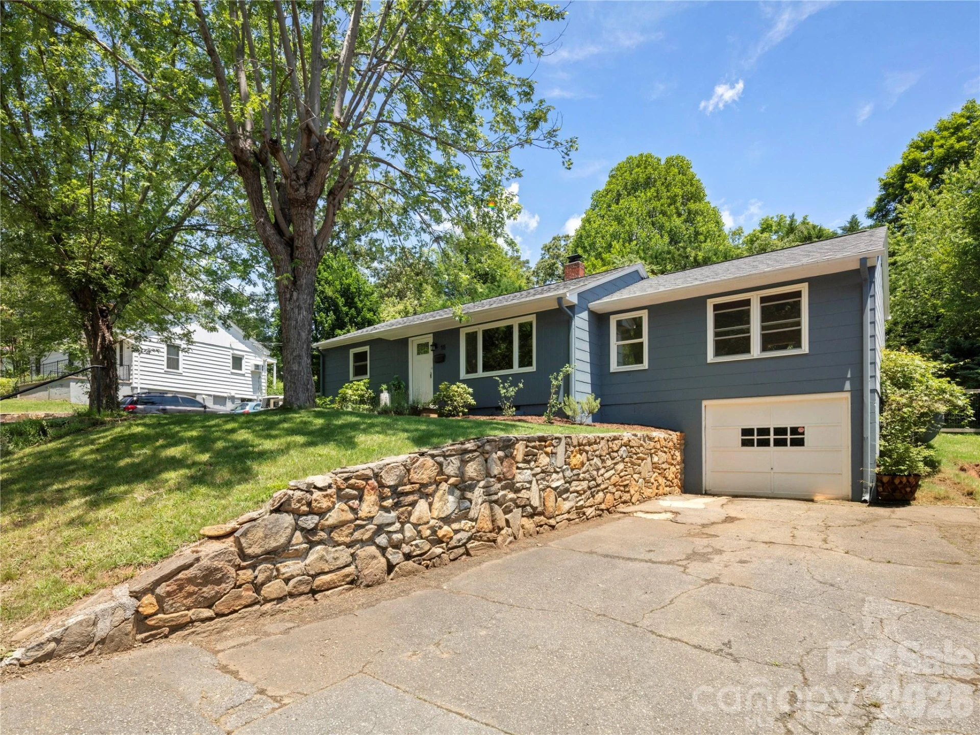 18 Pinewood Place - Photo 2