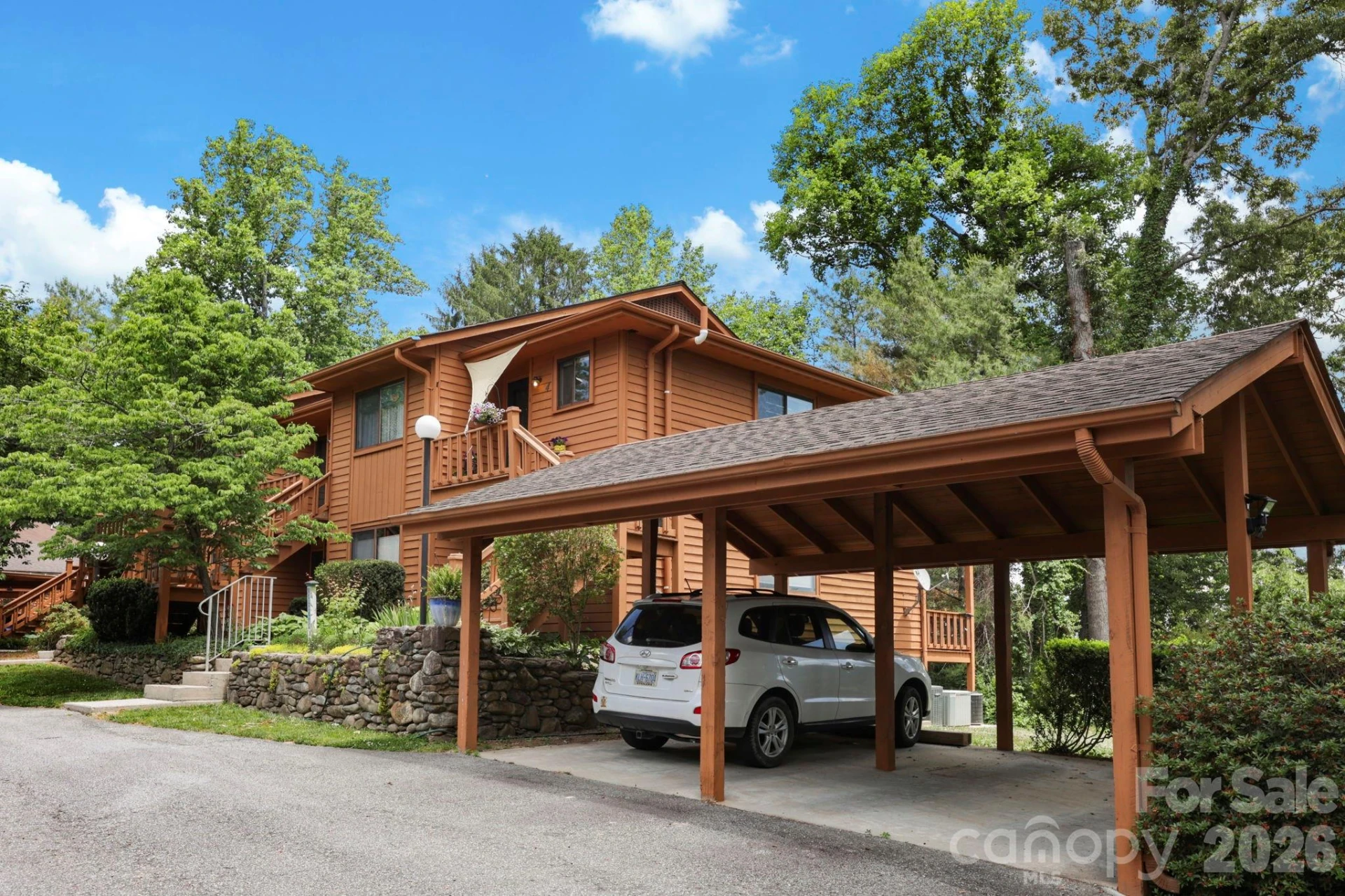 581 Courtwood Lane #4 - Photo 2