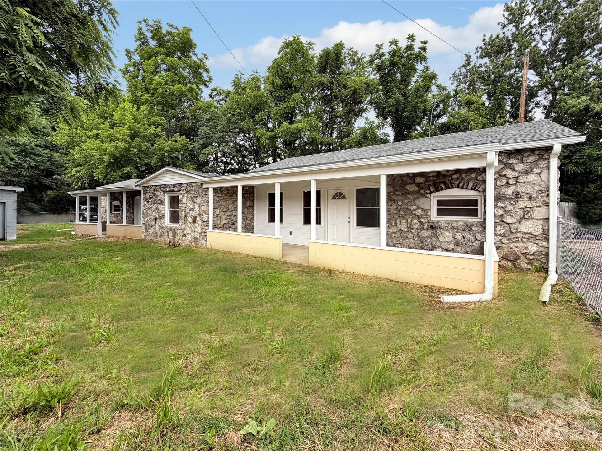 492 Riverbend Street - Photo 2