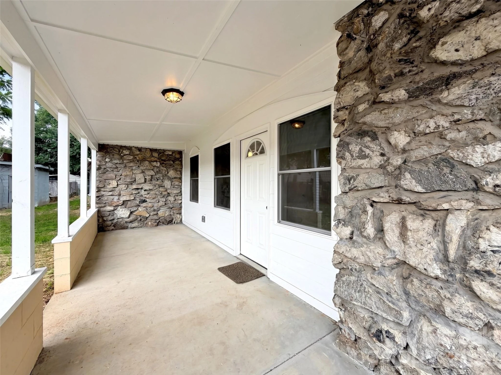 492 Riverbend Street - Photo 4