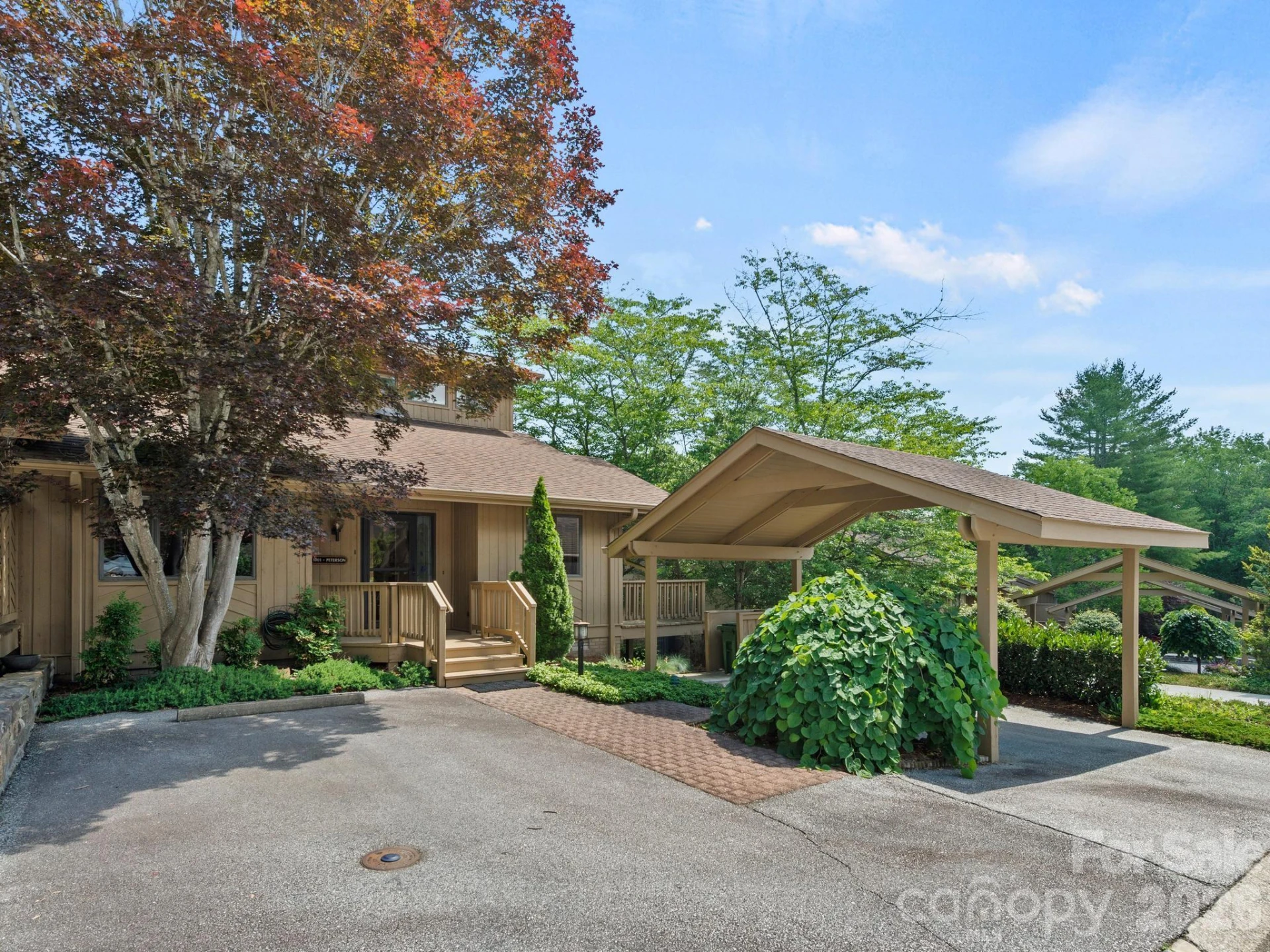 1001 Red Oak Drive - Photo 2