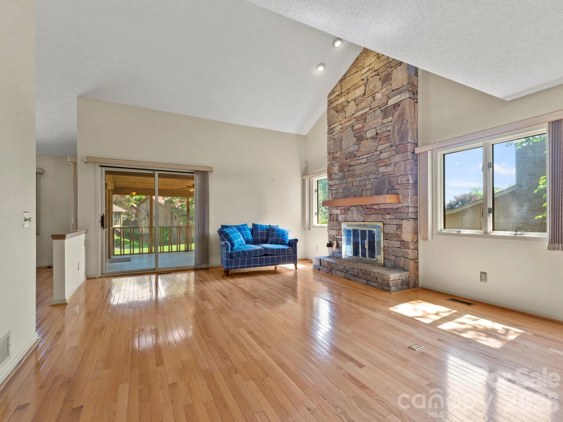 1001 Red Oak Drive - Photo 4