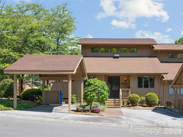 905 Red Oak Drive, Hendersonville, NC, 28791