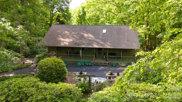 383 Ravenwood Lane
