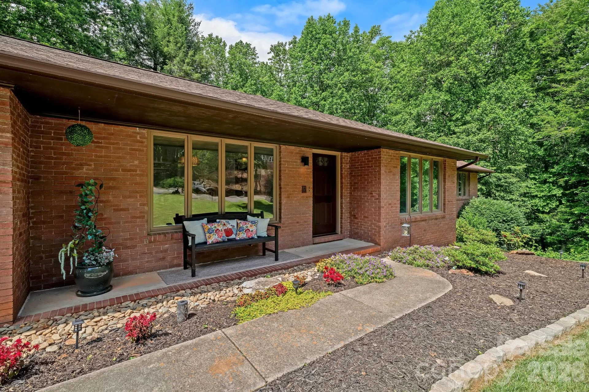 11 Grenadier Court - Photo 2